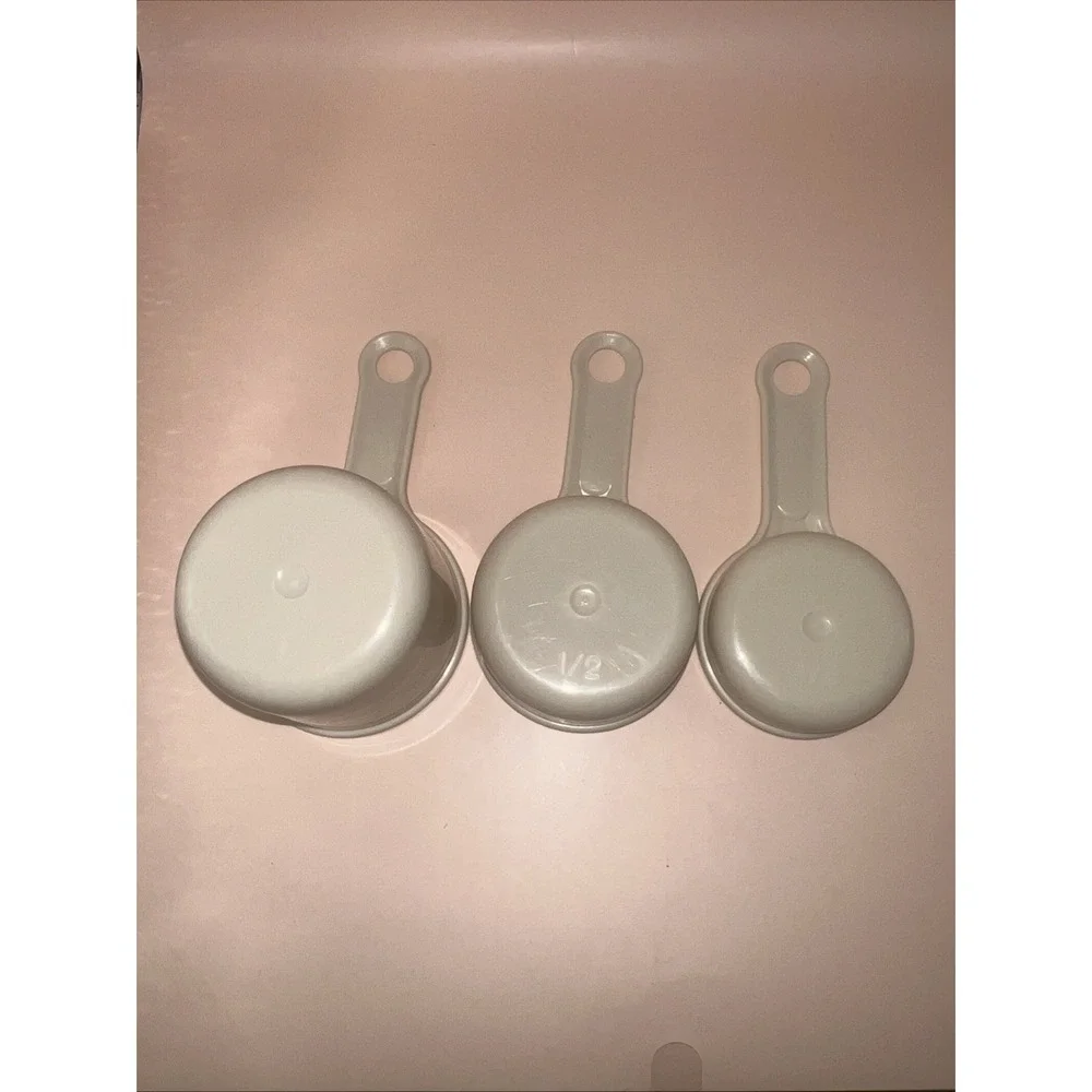 Vintage Set of (3) Rubbermaid MEASURING CUPS Beige‎ *Missing 1/3 Cup*